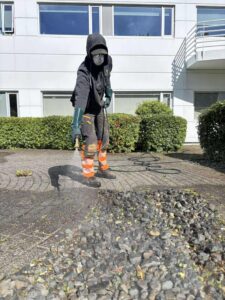 Illgresi og óæskilegar plöntur geta haft slæm áhrif á vöxt og heilbrigði gróðurs í garðinum. Með markvissri og áreiðanlegri illgresiseitrun er hægt að ná stjórn á vandanum og skapa betri skilyrði fyrir plöntur sem eiga að vera þar.