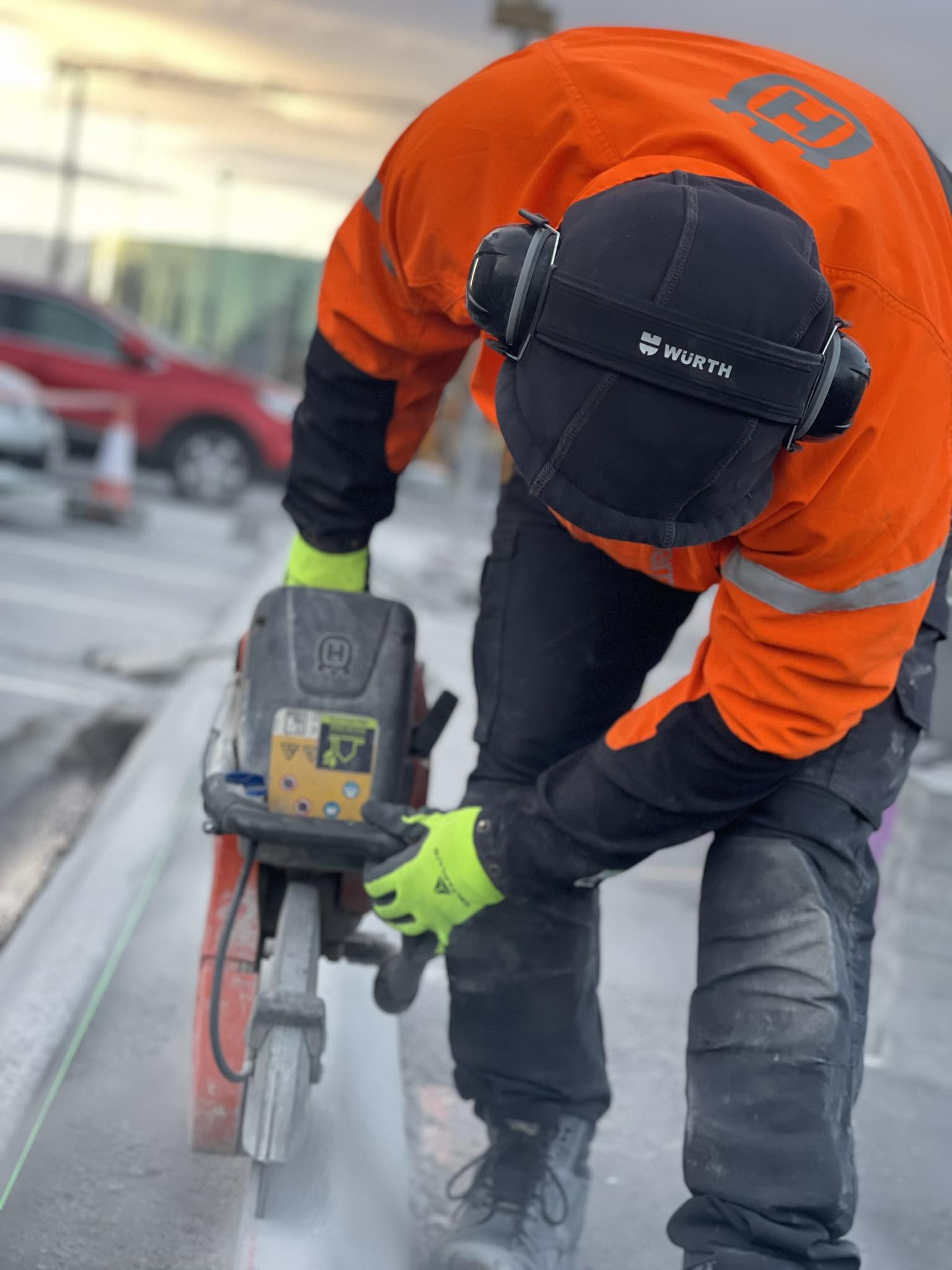 Við veitum alhliða garðaþjónustu fyrir einstaklinga, húsfélög og fyrirtæki Við sinnum reglulegri umhirðu og sérverkefnum með áherslu á vandaða vinnu, snyrtilegt umhverfi og lausnir sem henta hverju útisvæði.