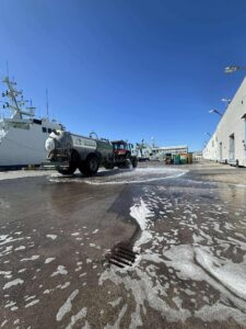 Við bjóðum götuhreinsun og sópun fyrir bílastæði og gangstéttir á höfuðborgarsvæðinu. Hreinar götur og snyrtilegt umhverfi fyrir húsfélög, fyrirtæki og heimili.