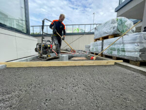 Frágangur á kanti og undirbúningur fyrir malbik eða hellur.